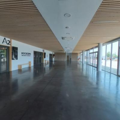 Eclairage lineaire ACTiLED dans plafond bois Rochexpo