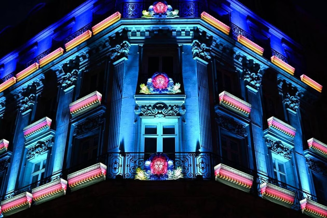 facade illuminee voyage en hiver