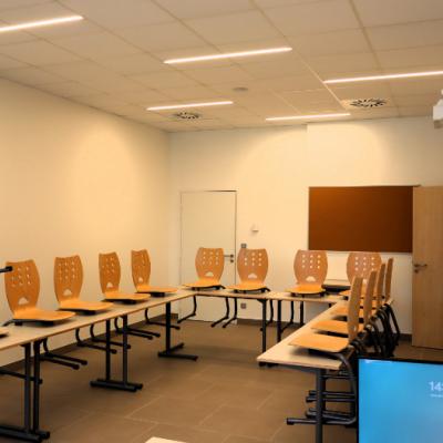 eclairage lineaires ACTiLED salle de travail collège