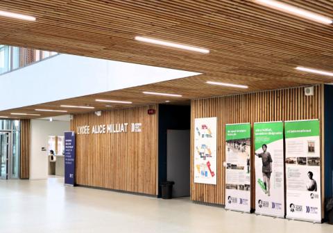 éclairage ACTiLED hall d'accueil lycée Alice Milliat